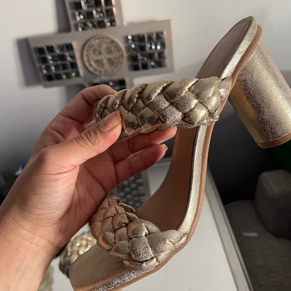 Gold heels for summer - Picture 6 of 7